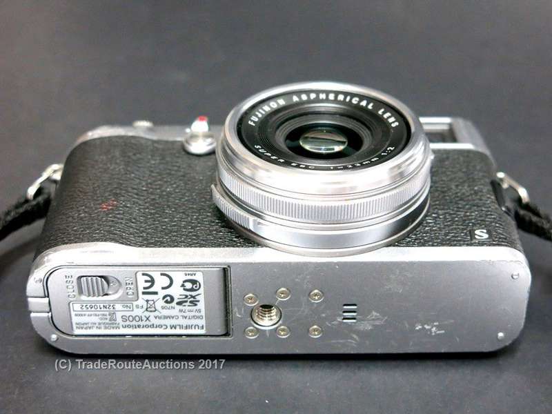 Fujifilm X100S 16 MP Digital Camera with 23mm f/2 Fujinon Lens and 2.8-Inch LCD