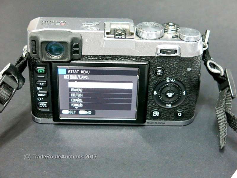 Fujifilm X100S 16 MP Digital Camera with 23mm f/2 Fujinon Lens and 2.8-Inch LCD