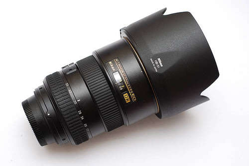 Nikon AF-S DX NIKKOR 17-55mm f/2.8G IF-ED Zoom Lens with Auto Focus for Nikon DSLR Cameras