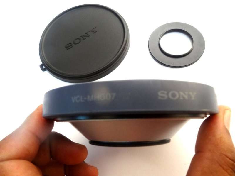 SONY VCL-MHG07 WIDE END CONVERSION LENS X 0.7 WITH 32- 52 CONVERTER - IN LENS CASE