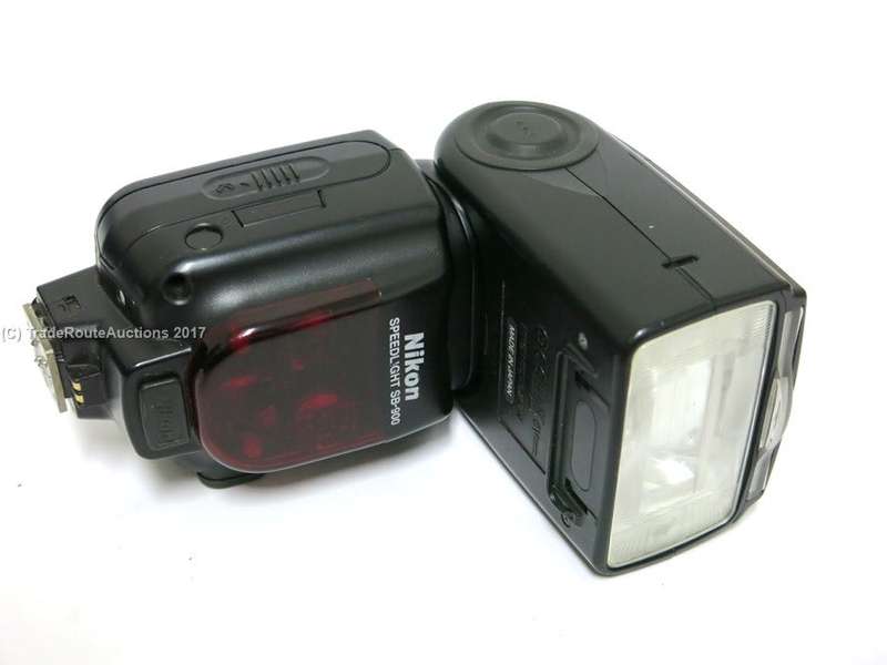 Nikon SB-900 Speedlight Flash for Nikon DSLR Cameras - With POUCH