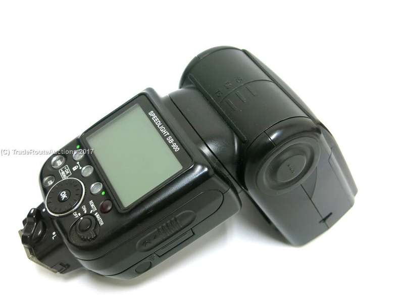Nikon SB-900 Speedlight Flash for Nikon DSLR Cameras - With POUCH