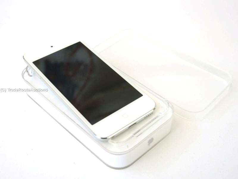 Apple iPod Touch | WHITE/SILVER | 32GB | 5th Generation | A1421 | MD720BT/A | RETINA DISPLAY