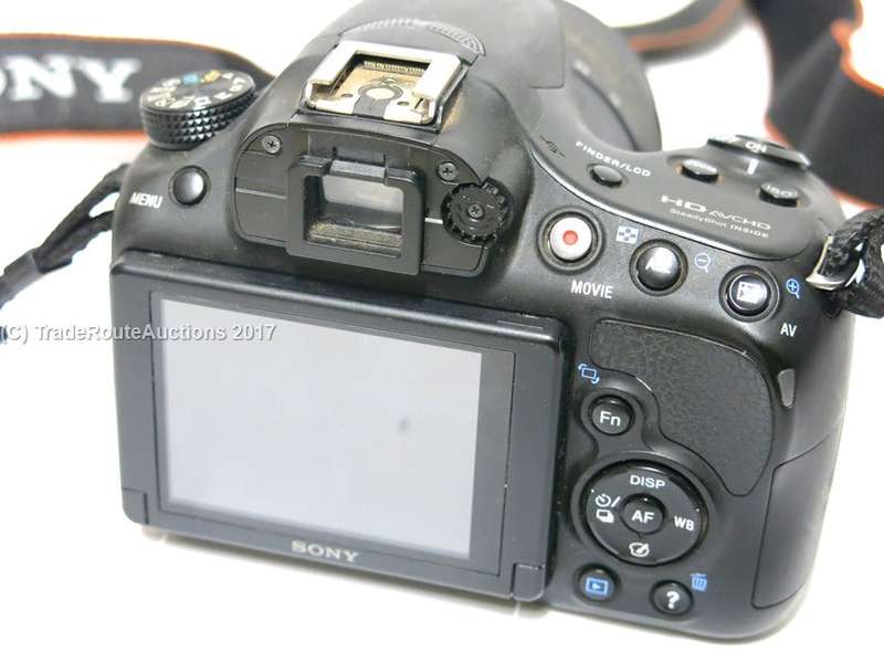 Sony SLT-A58 Digital SLR Kit with 18-55mm Zoom Lens, 20.1MP SLR Camera with 2.7Inch Tilt LCD