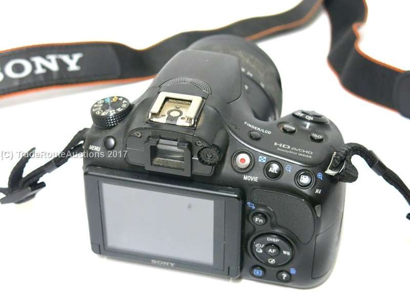 Sony SLT-A58 Digital SLR Kit with 18-55mm Zoom Lens, 20.1MP SLR Camera with 2.7Inch Tilt LCD