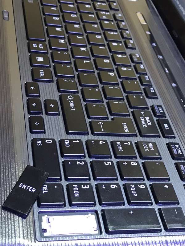 TOSHIBA SATELLITE P755 | 15.6 INCH | CORE i7 2630QM @ 2.0GHz | 4GB RAM | 500GB HDD |  PLEASE READ