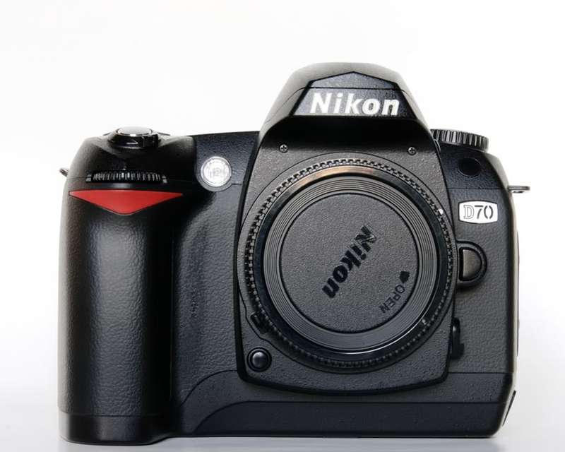 NIKON D70 Professional Digital SLR camera body only