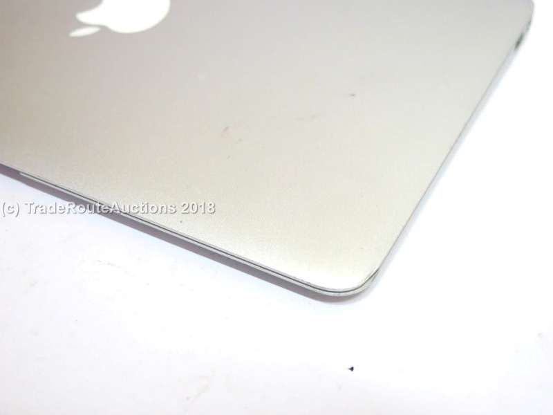 MacBook Air 11.6-inch | Core i5 1.6GHz | 2GB DDR3 RAM | 64GB SSD FLASH - Macbook Air