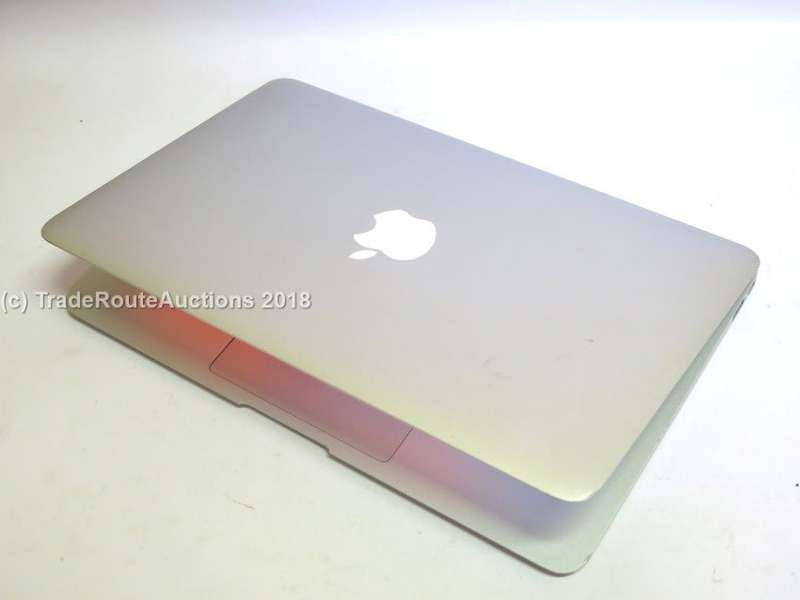 MacBook Air 11.6-inch | Core i5 1.6GHz | 2GB DDR3 RAM | 64GB SSD FLASH - Macbook Air
