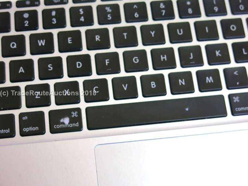 MacBook Air 11.6-inch | Core i5 1.6GHz | 2GB DDR3 RAM | 64GB SSD FLASH - Macbook Air