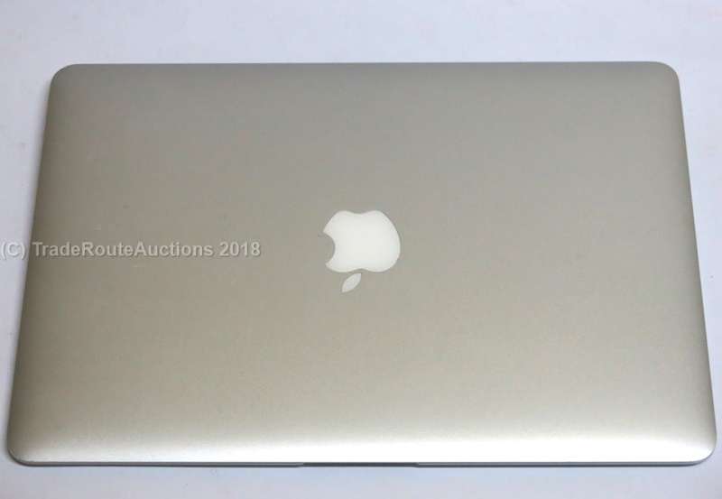 Apple MacBook Air 13.3-inch | Core i5 1.6GHz | 8GB DDR3 | 128GB SSD FLASH - EARLY 2015 MODEL