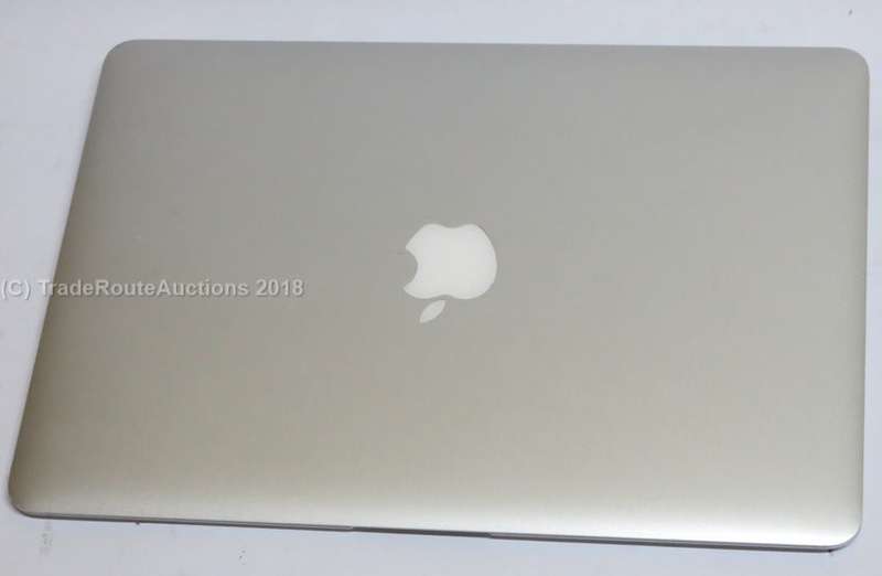 Apple MacBook Air 13.3-inch | Core i5 1.6GHz | 8GB DDR3 | 128GB SSD FLASH - EARLY 2015 MODEL