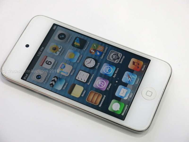 Apple iPod Touch 4th Generation White | 8GB Retina Display | MD057BT/A | A1367