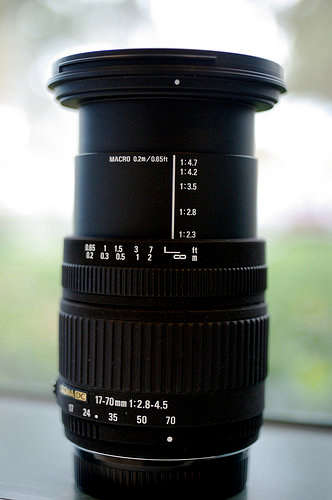 SIGMA DC 17-70mm 1:2.8-4.5 LENS for CANON DIGITAL SLR CAMERAS