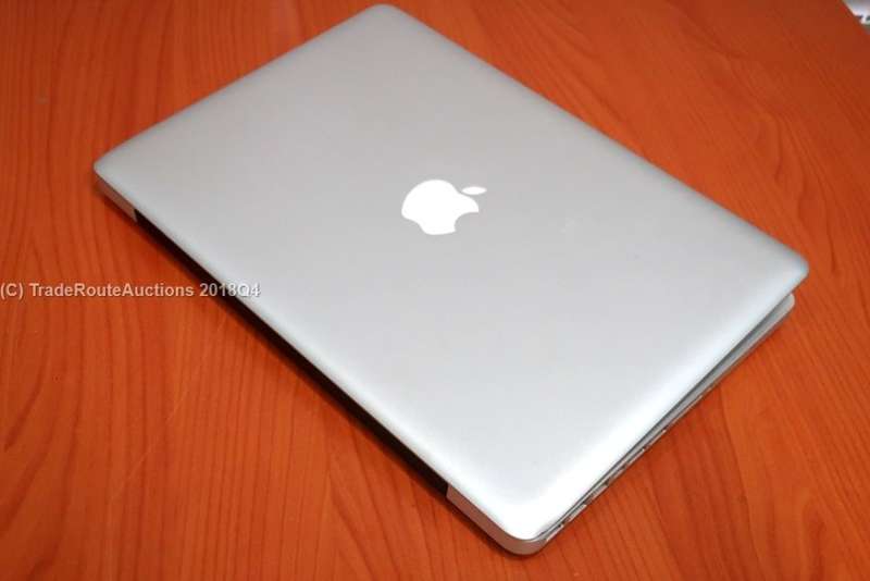 MacBook Pro 13.3-inch ** Core i5 2.5GHz ** 4GB DDR3 RAM ** 500GB HDD *** Macbook Pro ***