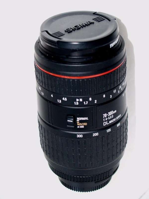 SIGMA 70-300mm DL Macro Super Telephoto Zoom Lens for NIKON CAMERAS