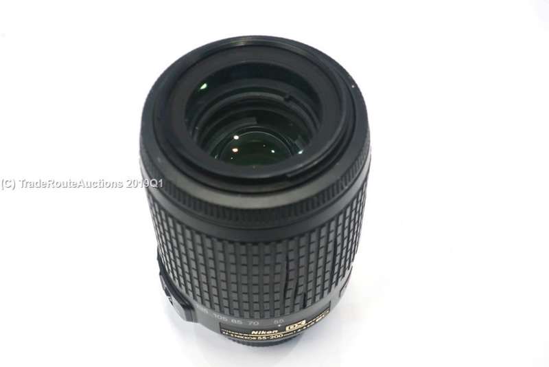 Nikon AF-S NIKKOR 55-200mm VR [ VIBRATION REDUCTION ] LENS