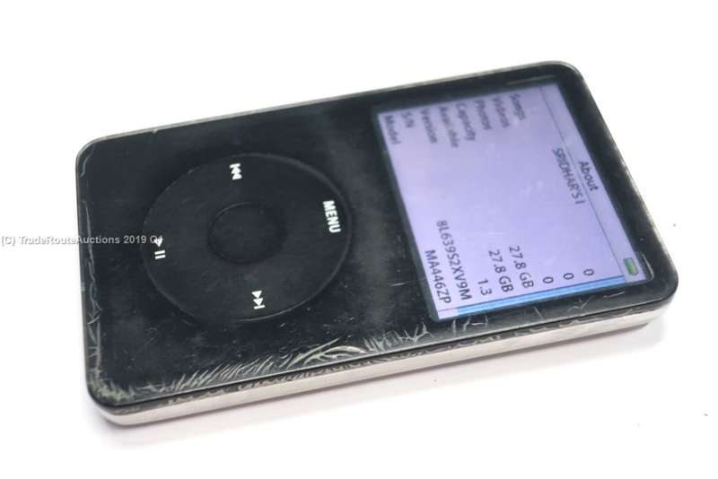 Apple iPod classic 5th Generation Black MA446ZP - A1136 - 30GB