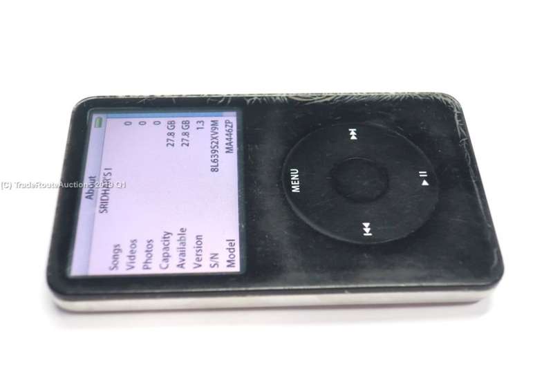 Apple iPod classic 5th Generation Black MA446ZP - A1136 - 30GB
