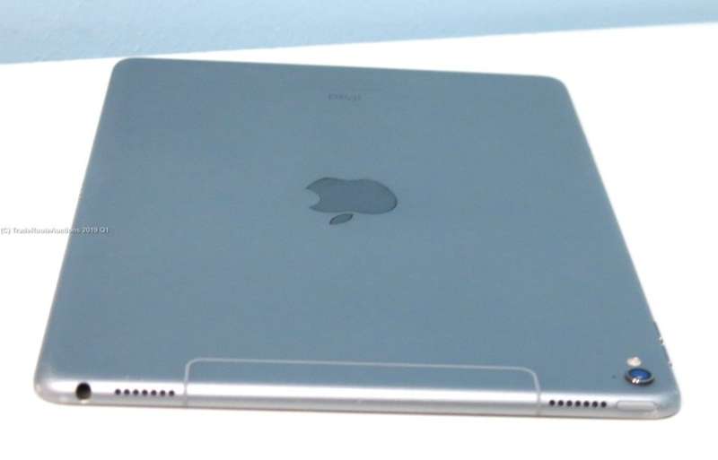 IPAD Pro 9.7-inch | MLQ32HC/A | 128GB | WiFi + 4G CELLULAR | Space Grey | A1674 | RETINA DISPLAY