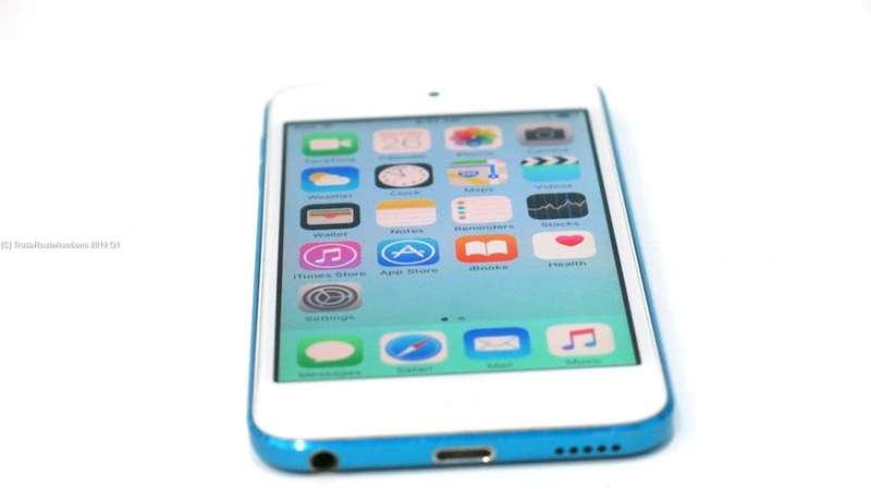 Apple iPod Touch | WHITE/BLUE | 32GB | 5th Generation | A1421 | ND717FD/A | RETINA DISPLAY