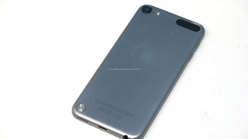 Apple iPod Touch | SPACE GREY | 16GB | 5th Generation | A1421 | MGG82ZP/A | RETINA DISPLAY