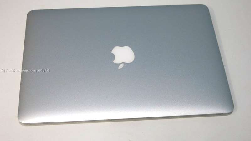 MacBook Air 13.3-inch | Core i5 1.8GHz | 8GB RAM | 128GB SSD MACBOOK AIR 13 INCH 2017 MODEL