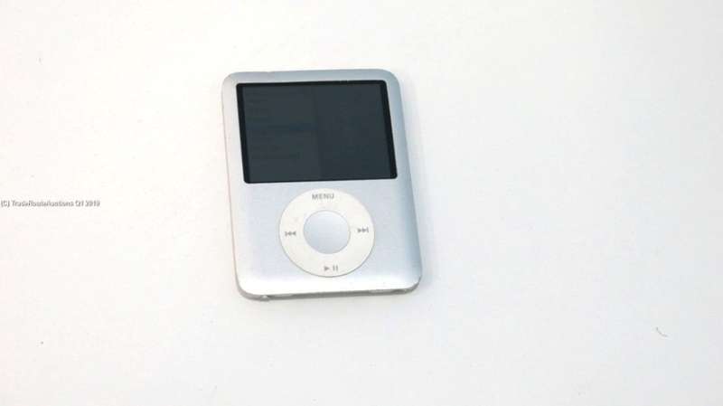Apple iPod Nano | SILVER | 8GB | 3rd Generation | MB980 | A1236  **** IPOD NANO ****