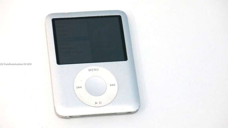 Apple iPod Nano | SILVER | 8GB | 3rd Generation | MB980 | A1236  **** IPOD NANO ****