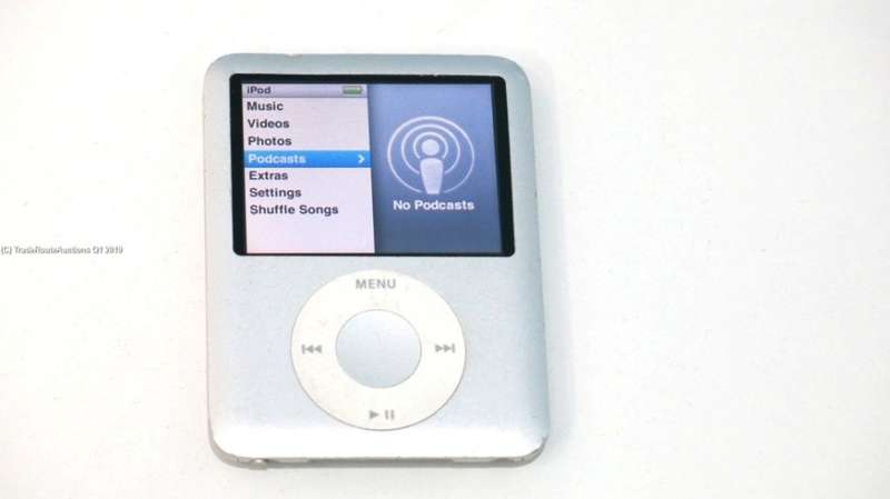Apple iPod Nano | SILVER | 8GB | 3rd Generation | MB980 | A1236  **** IPOD NANO ****