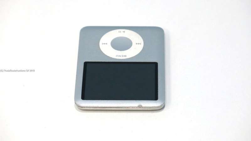 Apple iPod Nano | SILVER | 8GB | 3rd Generation | MB980 | A1236  **** IPOD NANO ****