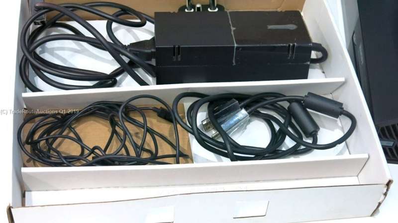 BOXED - Microsoft Xbox One 500GB Model 1540 Gaming Console + 1 Controller