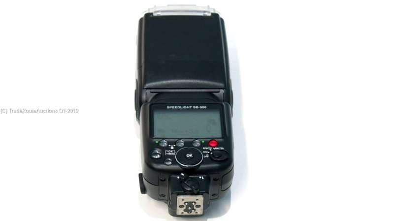 Nikon SB-900 Speedlight Flash for Nikon DSLR Cameras
