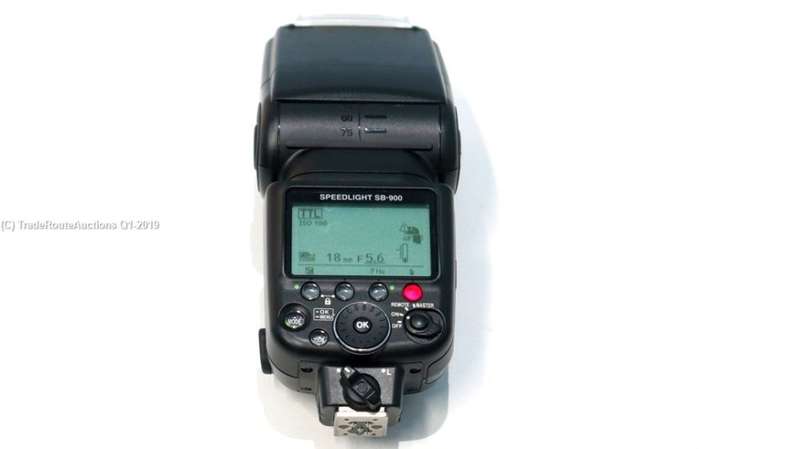 Nikon SB-900 Speedlight Flash for Nikon DSLR Cameras