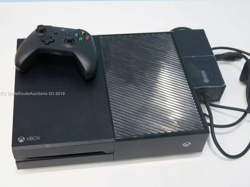 Microsoft Xbox One 500GB Model 1540 Gaming Console + 1 Controller