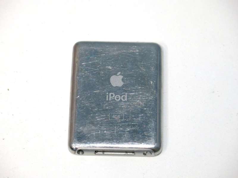Apple iPod Nano | Silver | 4GB | 3rd Generation | MA978