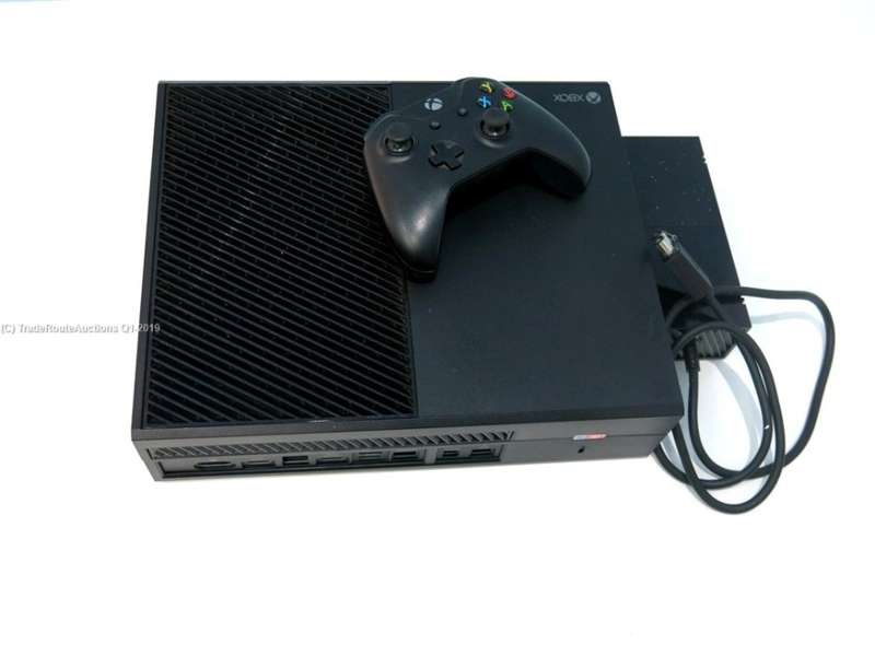 Microsoft Xbox One 500GB Model 1540 Gaming Console + 1 Controller
