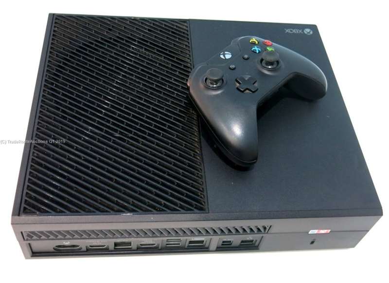 Microsoft Xbox One 500GB Model 1540 Gaming Console + 1 Controller