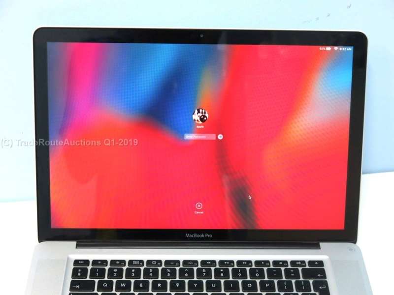 Apple MacBook Pro 15.4-inch | Core i7 2.0GHz | 4GB RAM | 250GB HDD *** GENUINE APPLE ***