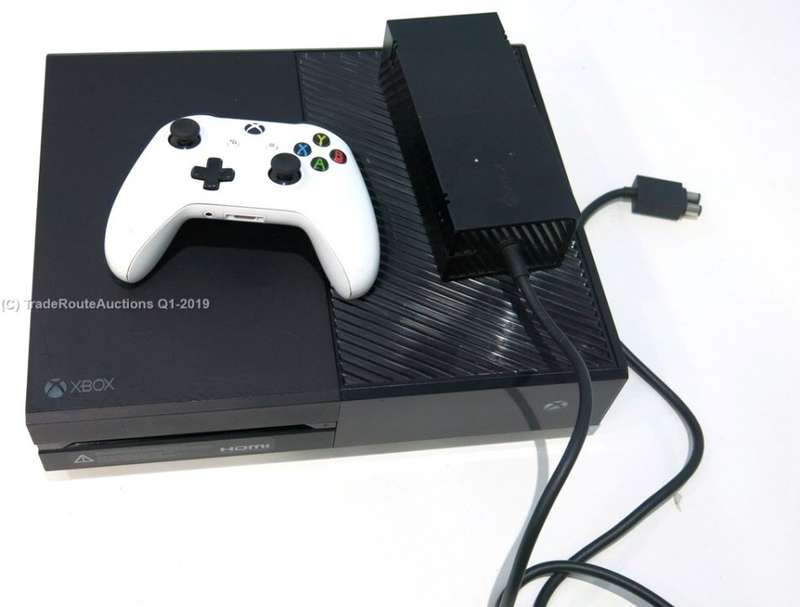 Microsoft Xbox One 500GB Model 1540 Gaming Console + 1 Controller