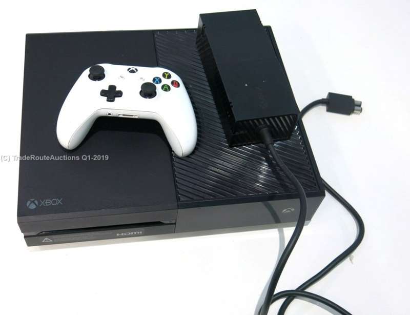 Microsoft Xbox One 500GB Model 1540 Gaming Console + 1 Controller
