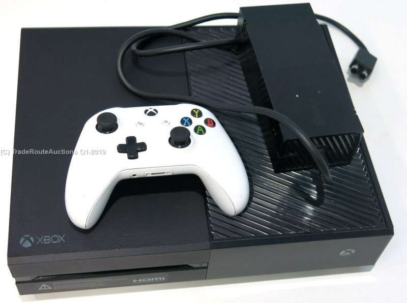 Microsoft Xbox One 500GB Model 1540 Gaming Console + 1 Controller