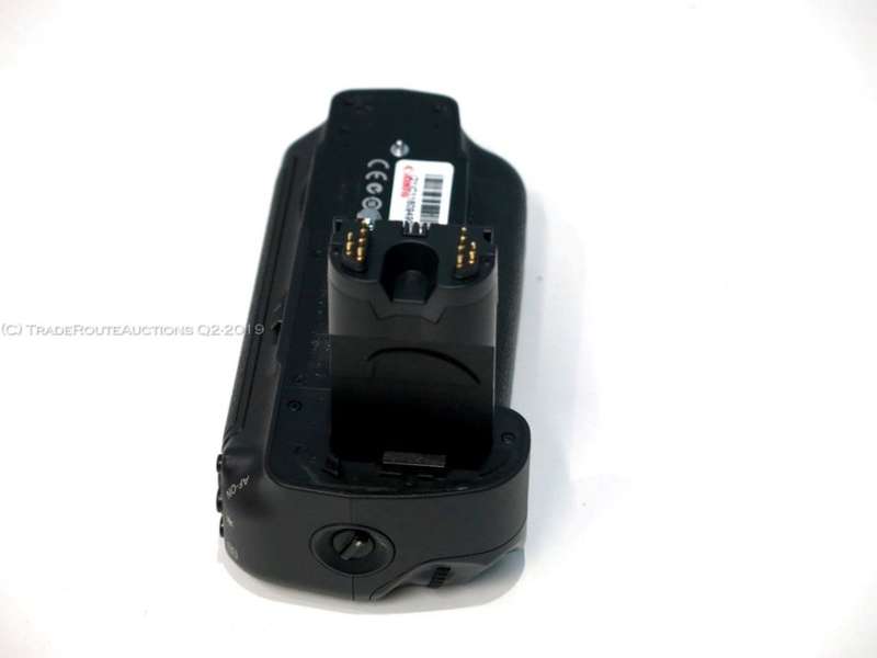 CANON ORIGINAL BATTERY GRIP BG-E6 - FITS CANON 5D MARK ii Digital Camera