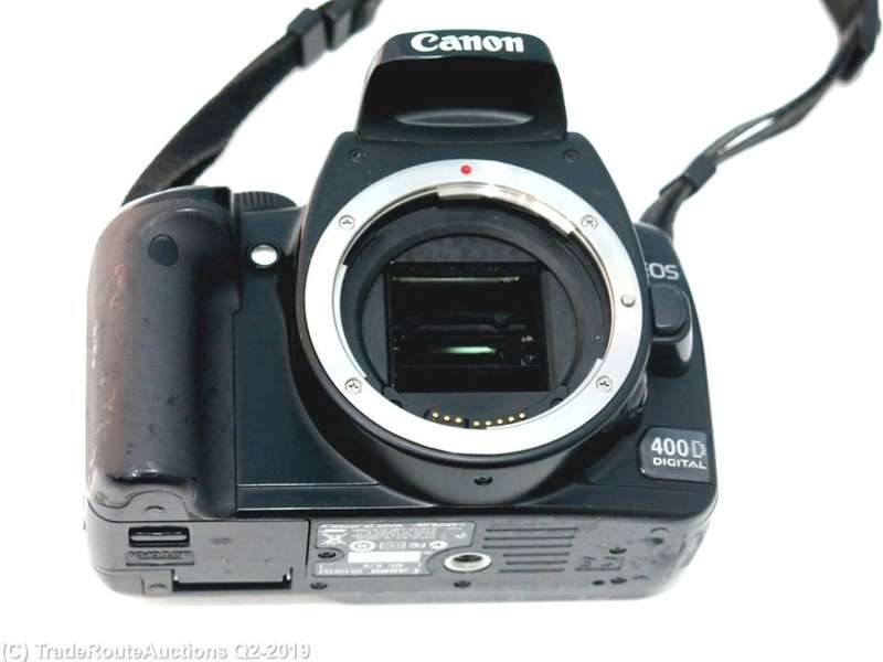 Canon EOS 400D DigitalSLR camera 10.1 Megapixels + Canon EFS 18-55mm Lens