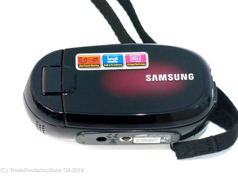 Samsung SMX-C20RP Ultra Compact Camcorder (10x Optical, 2.7 LCD)