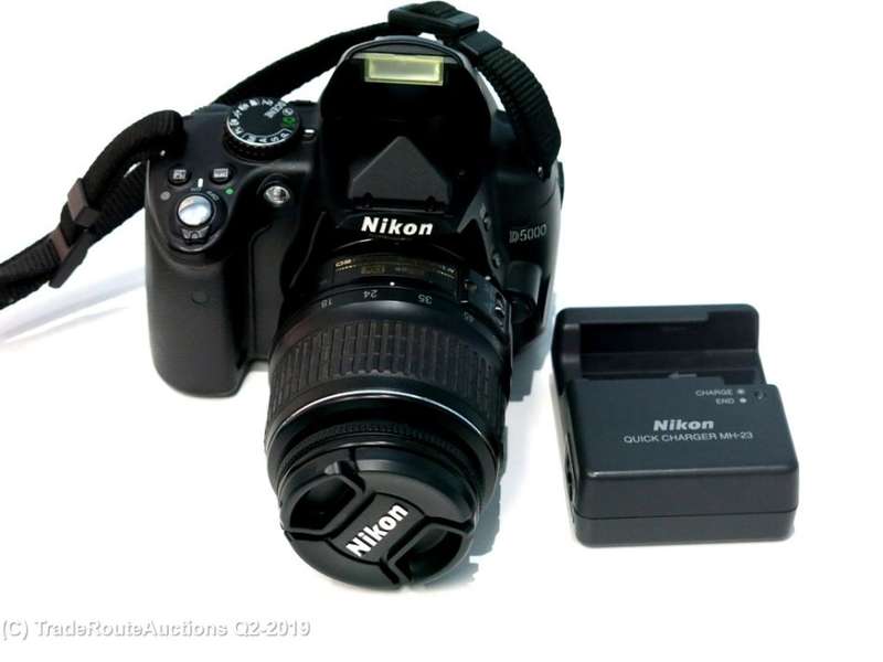 NIKON D5000 DSLR CAMERA BODY with Nikon 18-55mm  LENS KIT