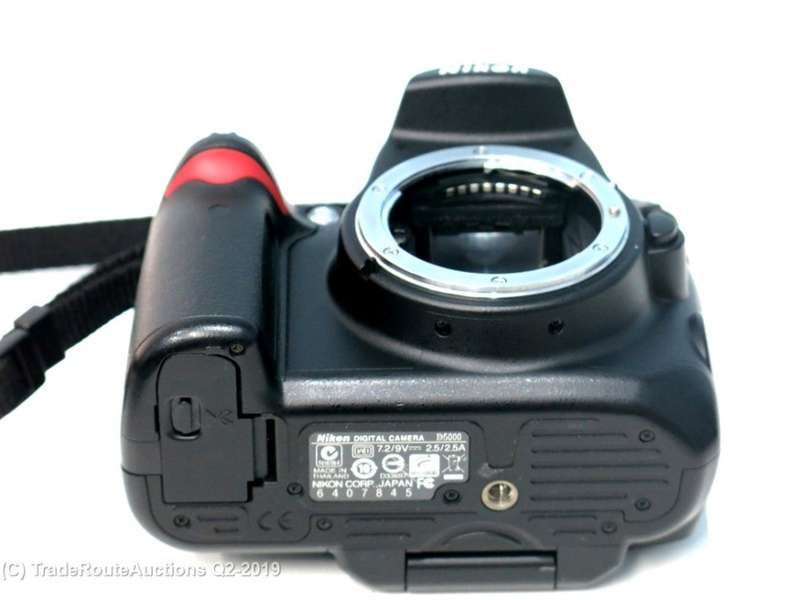 NIKON D5000 DSLR CAMERA BODY with Nikon 18-55mm  LENS KIT