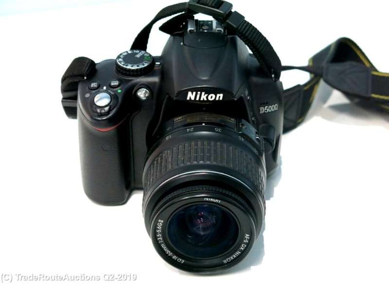 NIKON D5000 DSLR CAMERA BODY with Nikon 18-55mm  LENS KIT