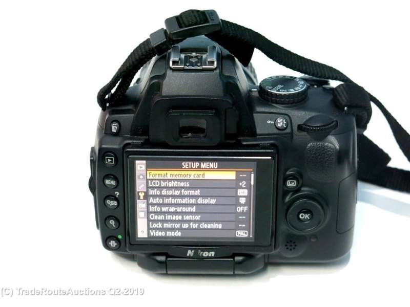 NIKON D5000 DSLR CAMERA BODY with Nikon 18-55mm  LENS KIT