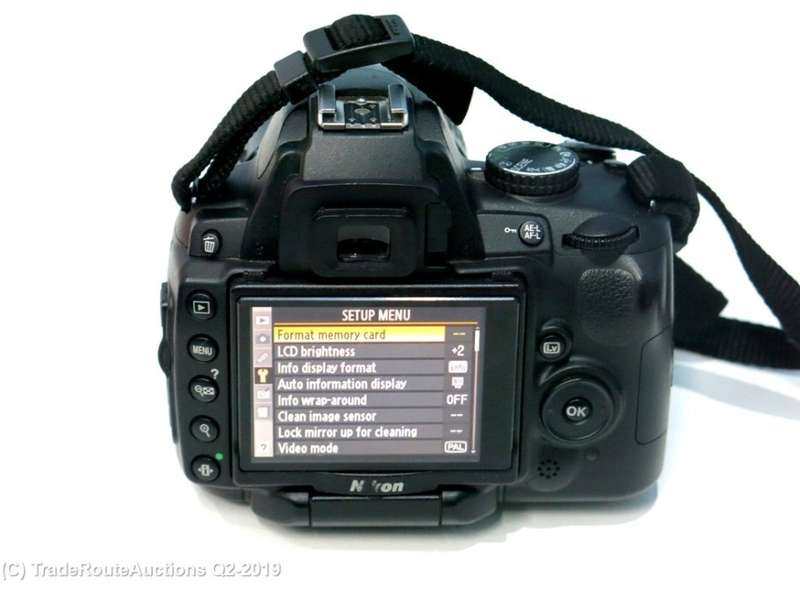NIKON D5000 DSLR CAMERA BODY with Nikon 18-55mm  LENS KIT